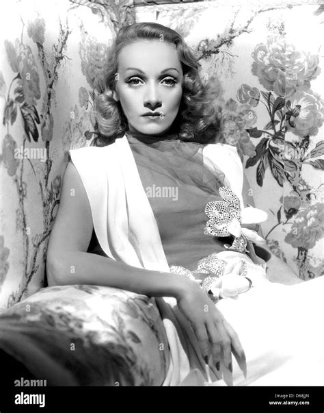 Actress marlene dietrich hi-res stock photography and images - Alamy