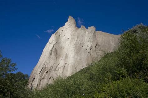 scarborough bluffs spectacularly pointing   sky scarborough