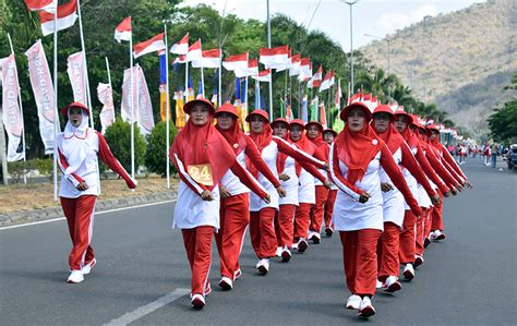 Lomba Gerak Jalan Jadi Ajang Fashion Show Tahunan PORTAL BERITA