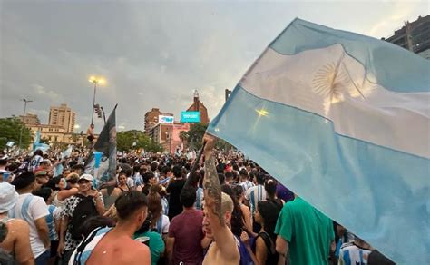 Locura celeste y blanca en las calles de Córdoba tras el triunfo de la