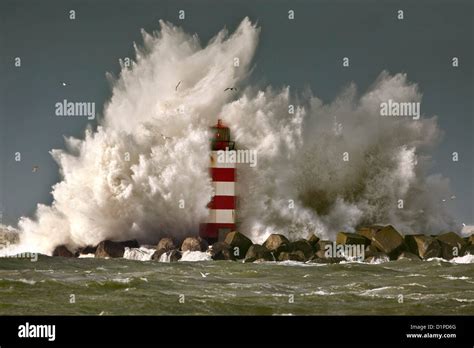 Lighthouse Storm Waves High Resolution Stock Photography And Images Alamy