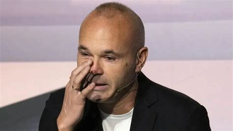 Andr S Iniesta Anuncia Entre L Grimas Su Retirada Nunca Pens Que