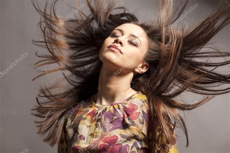 Viento En Su Pelo Fotograf A De Stock Vgeorgiev