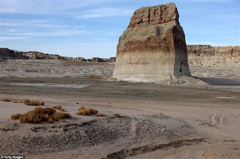 Lake Powell Water Levels Fall To Historic Low As Reservoir Dips Below 1 075meters Daily Mail