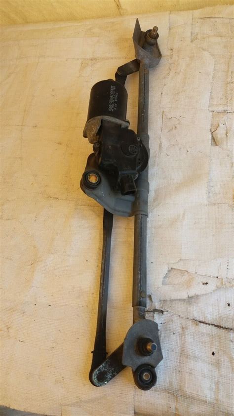 02 05 Lexus Is300 Front Windshield Transmission Wiper Linkage W Motor