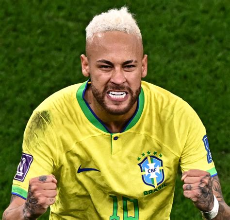 Após golaço na Croácia Neymar Jr atinge marca de 77 gols a camisa