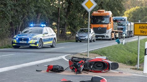 Tödlicher Unfall in Franken Rollerfahrer kracht in Auto und stirbt