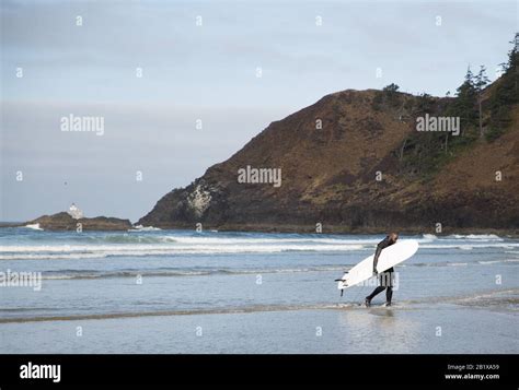 Surfing the Pacific Ocean Stock Photo - Alamy