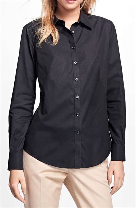 Womens dress shirts for work with curved hem and cut in a fitted design