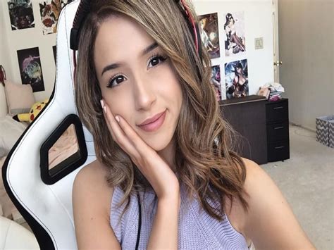 5 Female Streamers Who Get Simped On The Most