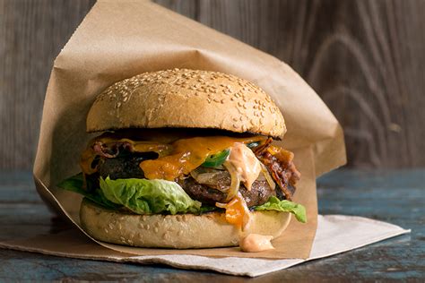 Classic Hamburger Mit Bacon Cheddar Und Jalape Os