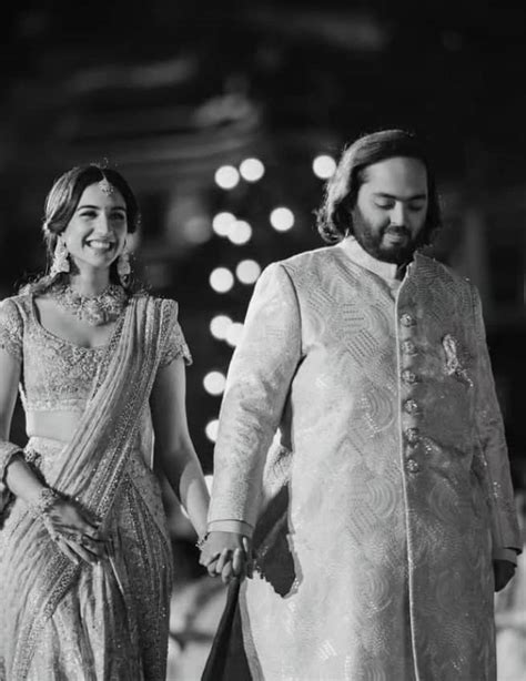 Radhika Merchant No Makeup Look Anant Ambani S Fiancee Slayed In Soft