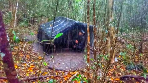 CAMPING HUJAN DERAS MEMBANGUN SHELTER DAN MENIKMATI SUARA HUJAN ASMR