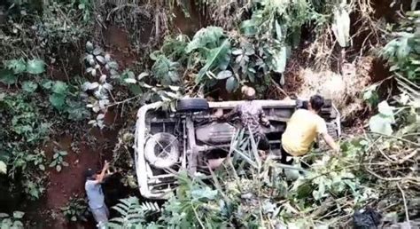 Hilang Kendali Minibus Terjun Ke Jurang Sedalam Meter Di Pandeglang