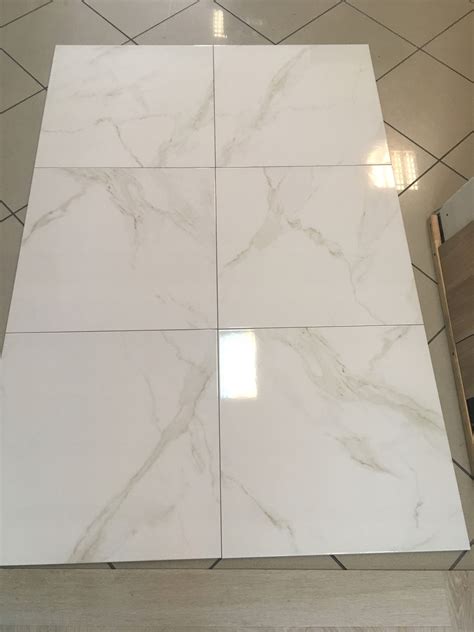 Керамогранит calacatta oro 60x60 золотой полированный в интерьере - фото