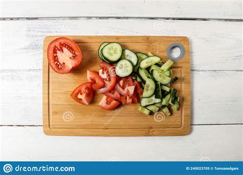 Ensalada De Verduras En Rodajas Y Pepinos Alimentos Frescos Y