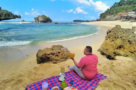 Snorkeling Di Pantai Ngandong Destinasi Wisata Di Gunungkidul Yang