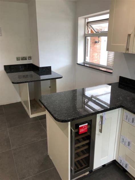 30mm Steel Grey Granite Kitchen Installation Medusa Stone