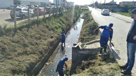 Prefeitura Realiza Escoamento E Limpeza De Valetas