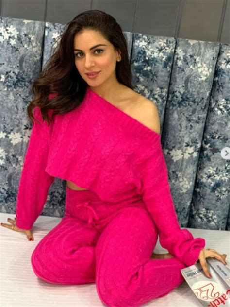 Kundali Bhagya Actress Shraddha Arya S Swimsuit Pictures Go Viral The Etimes Photogallery Page 57