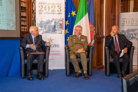 Esercito CalendEsercito 2023 A Testa Alta Da Porta San Paolo A