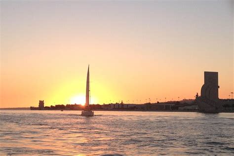 Barco à Vela ao Pôr do sol em Lisboa Hellotickets