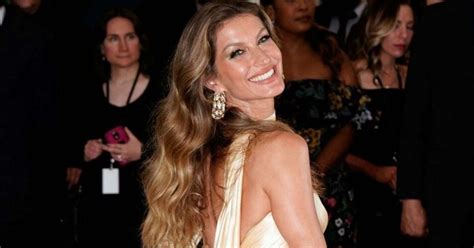 Gisele Bundchen Poses Half Naked For The Magazine Elle Telegrafi Telegrafi