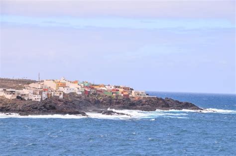 Village De La Mer Aux îles Espagnoles Des Canaries Photo Premium