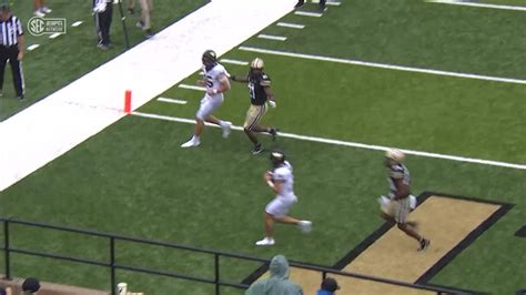 Sam Hartman Throws 9 Yard Touchdown Pass To Taylor Morin Espn Video