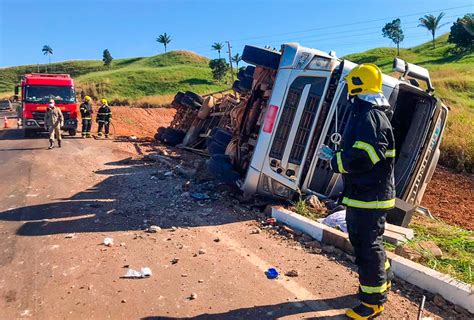 Motorista Perde Controle De Carreta Tomba E Morre Na Hora Em Rodovia