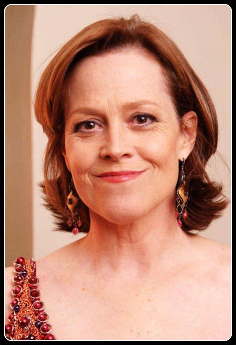 Sigourney Weaver Scrolller