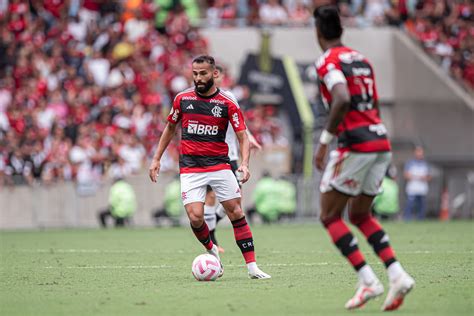 V Deo Cena Inusitada De Thiago Maia Em Cl Ssico Entre Flamengo E Vasco