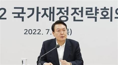 여론조사 Pick 인맥국정 논란 尹지지율 40선 붕괴 데드크로스 네이트 뉴스