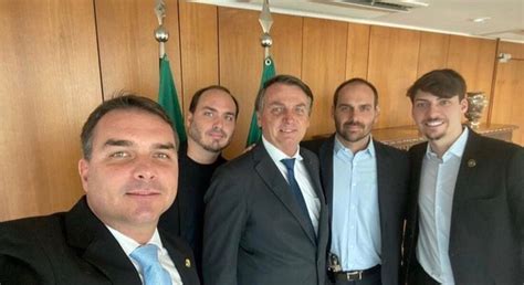 Bolsonaro Impõe Sigilo De Cem Anos Sobre Acesso Dos Filhos Ao Planalto PolÍtica Em Rota