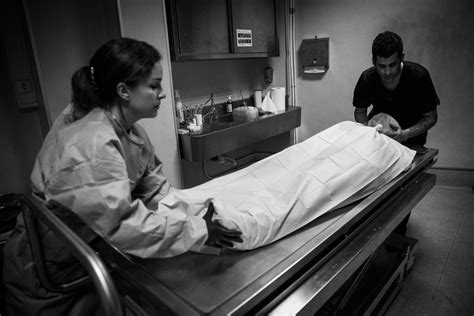 Profissão Que Mexe Com Corpo Morto - Profissão: tanatopractor. “As pessoas não sabem a dignidade com que um ...