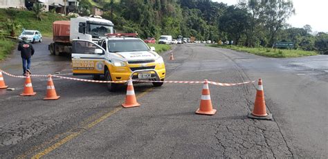 Caminhão De Gás Tomba E Bloqueia Rodovia Jornal O Diário