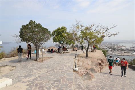 Visitantes Abarrotan El Faro De Mazatl N