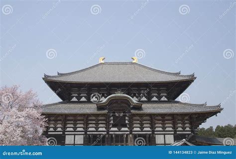 Templo De Todai Ji Durante La Flor De Cerezo En Nara En Jap N Imagen De