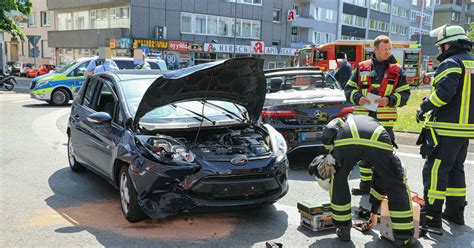 Unfall In Wuppertal Zusammensto Im Kreisverkehr Neuenteich