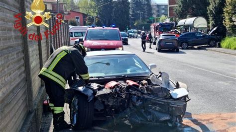 Violento Scontro Tra Auto Un Ferito Nell Incidente Di Via D Annunzio