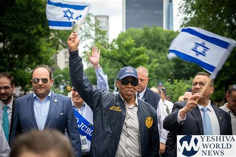 Tens Of Thousands Participate In Israel Day Parade In Manhattan Videos And Photos The Yeshiva