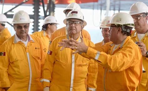 Amlo Presume Plan De Inversión De Pemex