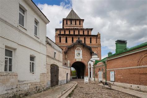 Puertas Pyatnitsky Spassky Del Kolomna Kremlin Foto Premium