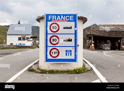 France italy border hi-res stock photography and images - Alamy