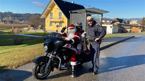 Kuriose Weihnachtseinsätze Santa Claus von der Polizei aufgehalten in