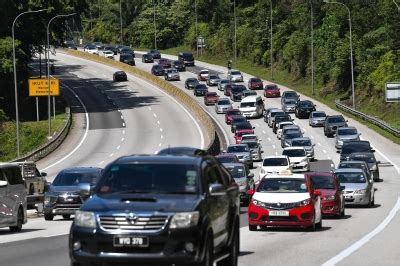 Aidiladha Trafik Bergerak Perlahan Di Sepanjang Lebuh Raya Utama Donna