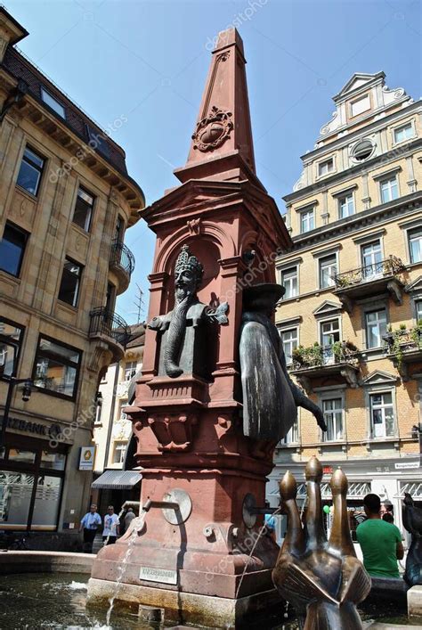 Konstanz Alemania Esculturas De La Fuente Imperial O Emperadores