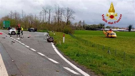 Incidente A Santhi Ferrari Si Spezza In Due Dopo Lo Scontro