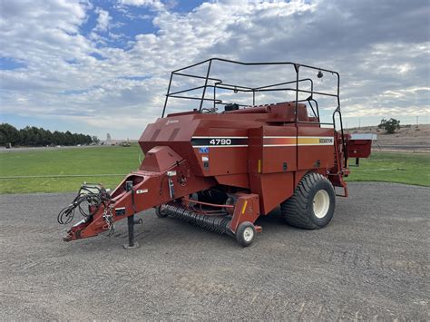 Sold 2005 Hesston 4790 Hay And Forage Balers Square Tractor Zoom