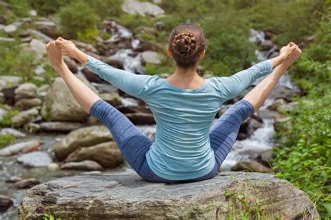 Premium Photo Woman Doing Ashtanga Vinyasa Yoga Asana Outdoors